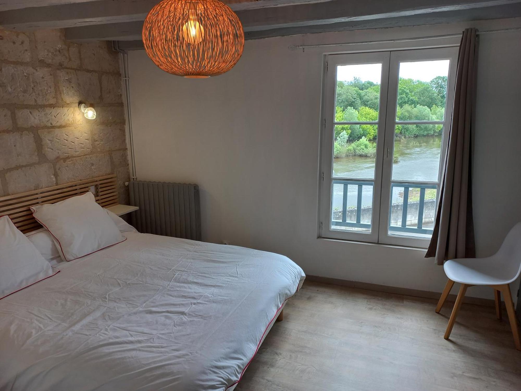 Agreable Maison De Ville Au Coeur De Σινόν Εξωτερικό φωτογραφία