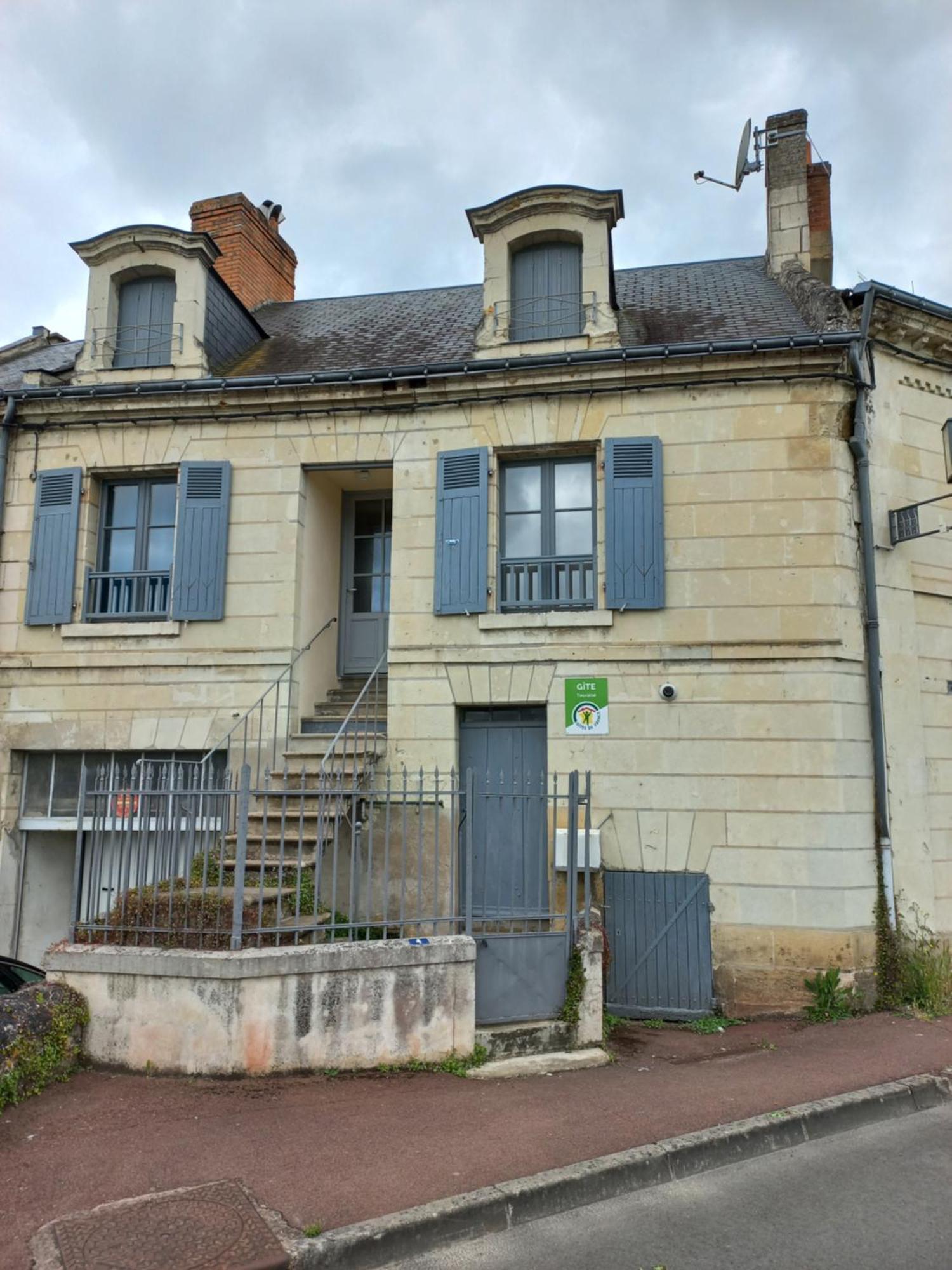 Agreable Maison De Ville Au Coeur De Σινόν Εξωτερικό φωτογραφία